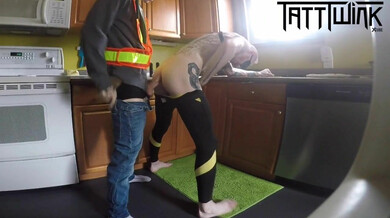 Chupa um funcionário municipal e grava com spycam