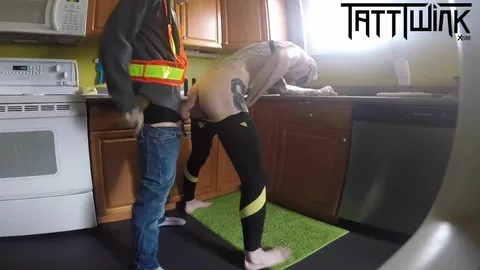 Il suce l'employé municipale et le filme en Spycam