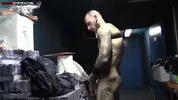 Macho dominante activo se folla a su putita en un club gay