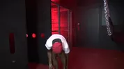 Skinhead suce dans les gloryholes et est baisé sur un sling par un lascars black