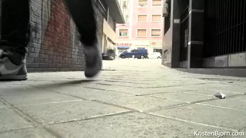 A horcajadas sobre sus dos amigos