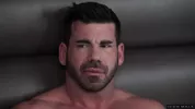 Jeune mec initié par un daddy musclé (Billy Santoro)