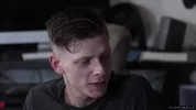 Jeune mec initié par un daddy musclé (Billy Santoro)