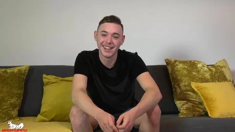 JH esibizionista si sega