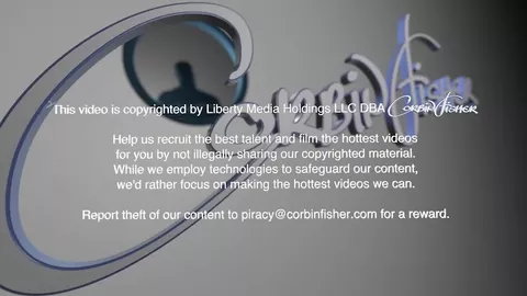 Bradley si masturba in palestra