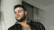 Bear e chubby si segano e si infilano un dildo nei culoni