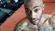 Mestizo hetero acepta dinero para que se lo follen