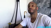 Mestizo hetero acepta dinero para que se lo follen
