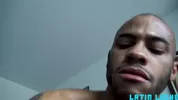 Mestizo hetero acepta dinero para que se lo follen