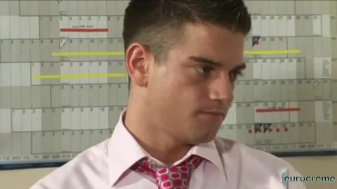 Trío sensual en la oficina