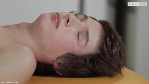 Le client défonce son masseur gay