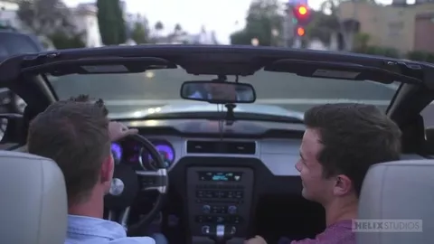 HelixStudios – Du bon jus pour Logan – Logan Cross, Colton James