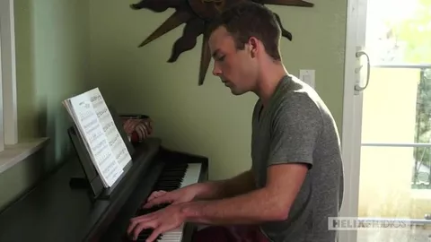 HelixStudios – Tuning the 8 Inch Pianist – Oliver Hudson, Brad Chase