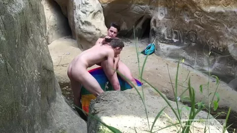 HelixStudios – POV: Bareback Beach – Andy Taylor, Kody Knight