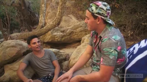 Noche romántica y sexo en la playa — Josh Brady, Gabriel Martin