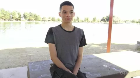 Milo Harper se fait dépuceler par Jared Scott