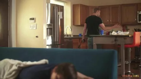 Tristan Adler recibe cachetadas en el culo