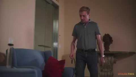 Jeune fumeur de cannabis se fait corriger