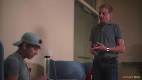 Giovane fatone viene messo in riga