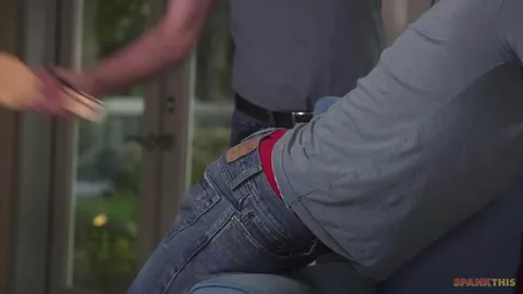 Junger Kiffer wird zurechtgewiesen