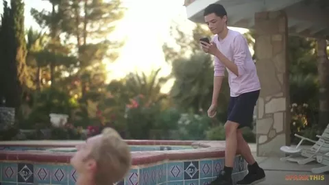 HelixStudios — Azótame en la piscina — Max Carter, Milo Harper