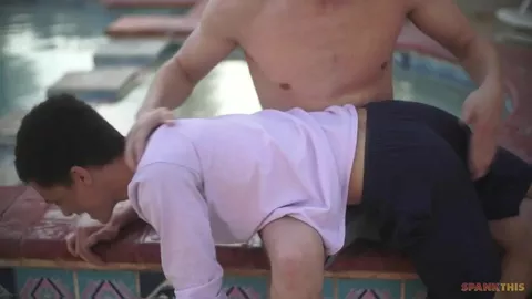 HelixStudios — Azótame en la piscina — Max Carter, Milo Harper