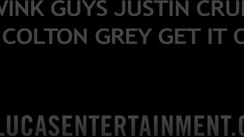 Justin Cruise prend la grosse matraque de Colton Grey dans son anus