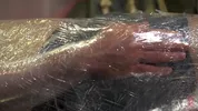 Bondage extremo: mamada envuelto en film