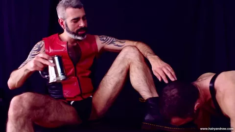 Hipster peludo se folla a un pasivo en la backroom