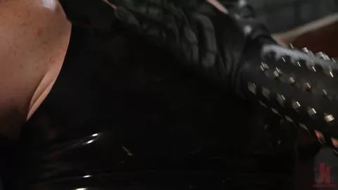 Il buco stretto di Nick ha fame di cazzo