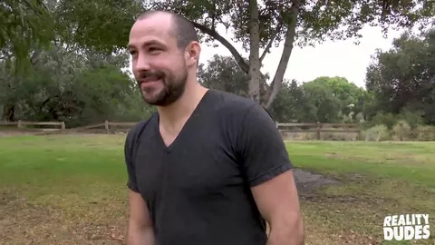 DILF se gode pour la première fois