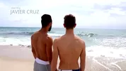Beau gosse surfeur avec un petit cul