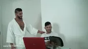 Power bottom arregaçado por um gostoso
