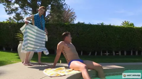 Sexo à beira da piscina