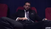 Enzo Rimenez holt im Kino seinen Schwanz raus