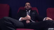 Enzo Rimenez holt im Kino seinen Schwanz raus