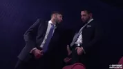 Enzo Rimenez holt im Kino seinen Schwanz raus