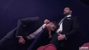 Enzo Rimenez holt im Kino seinen Schwanz raus