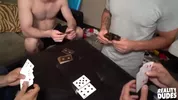 Strip poker vira trote