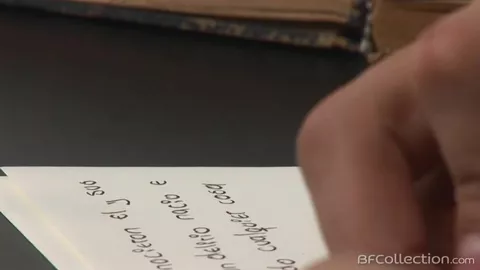 Junge Kerle vögeln im Klassenraum