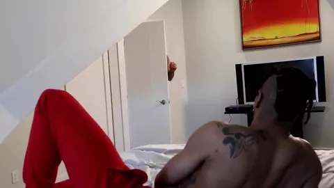 Nero tatuato con cazzone