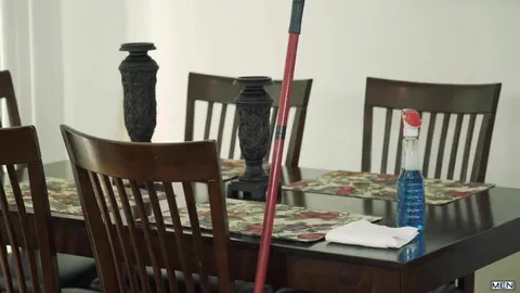 Guapo barbudo mama una polla grande