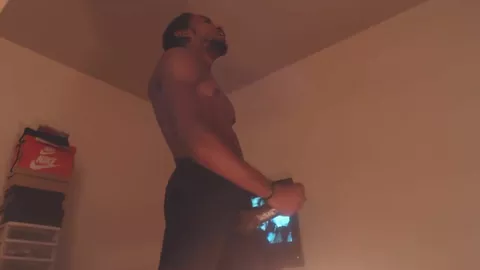 Tío sexy se la machaca