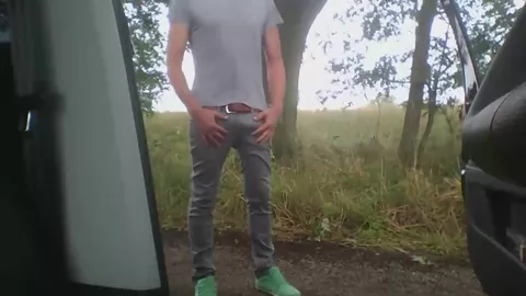 Pausa punheta à beira da estrada em viagem de 8 h