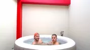 Casal transa no Chaturbate no seu jacuzzi