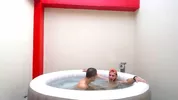 Casal transa no Chaturbate no seu jacuzzi