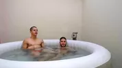 Casal transa no Chaturbate no seu jacuzzi