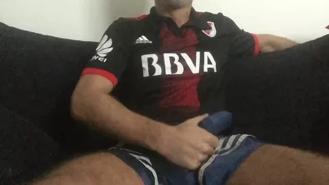 Hart unter der Fußballshort