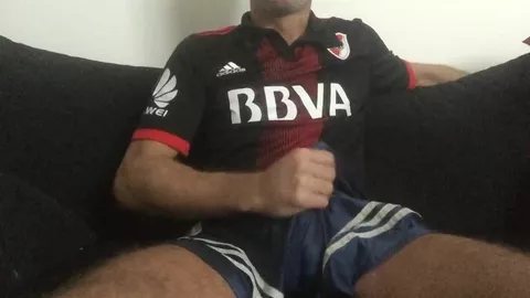 Hart unter der Fußballshort