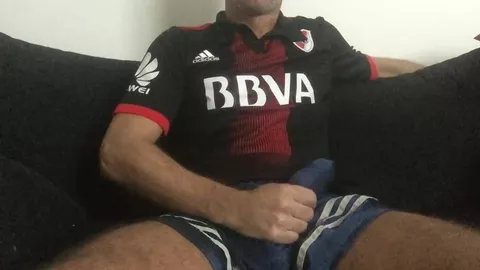 Durão sob o short de futebol